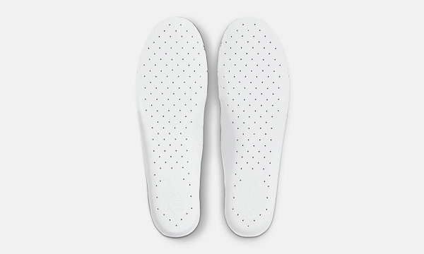 而且更易潮牌信息于清洁（Air Force 1 纯白鞋款全新 40 周年纪念版即将登场）