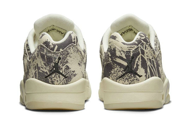 眼前这款 Air Jord潮牌商城an 5 以“Expression”命名（涂鸦 AJ5 Low 全新“Expression”配色鞋款抢先预览）