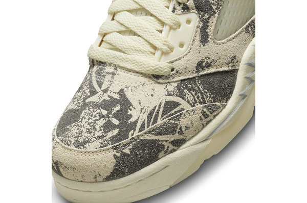 眼前这款 Air Jord潮牌商城an 5 以“Expression”命名（涂鸦 AJ5 Low 全新“Expression”配色鞋款抢先预览）