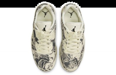 眼前这款 Air Jord潮牌商城an 5 以“Expression”命名（涂鸦 AJ5 Low 全新“Expression”配色鞋款抢先预览）