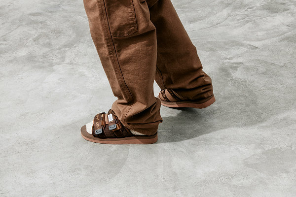 请关注 Suicoke潮牌信息 品牌官网及网店 （Carhartt WIP x Suicoke 全新联名凉鞋系列发售）