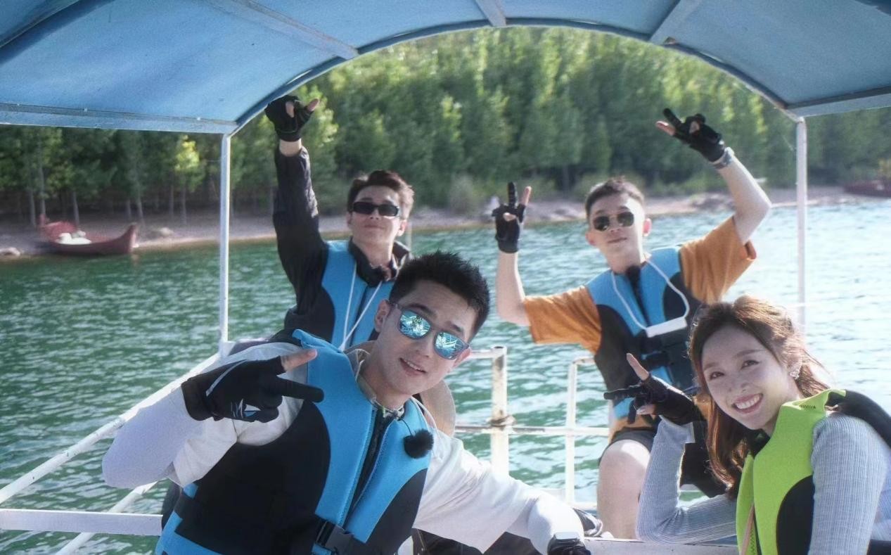 几个年轻人在最后一晚回忆了几天来潮牌信息走过的地方、看过的美景、体验过的新鲜事物（《暑与我们的夏天》收官利晴天：珍惜每一次与朋友的相聚）