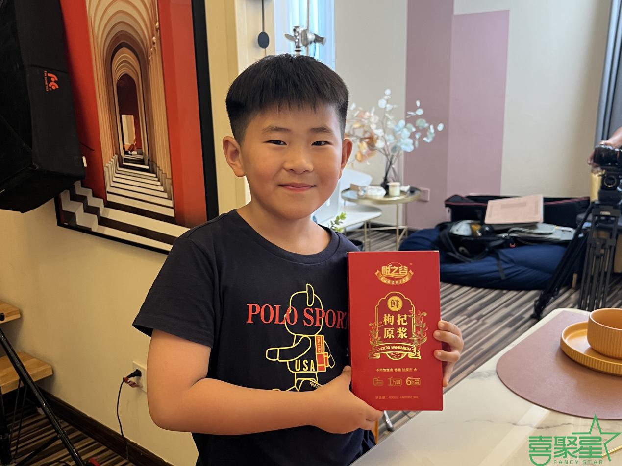 能够十分迅速地潮牌商城进入到拍摄状态中（喜聚星旗下签约儿童演员贾昊燃受邀参与悦之谷广告拍摄）