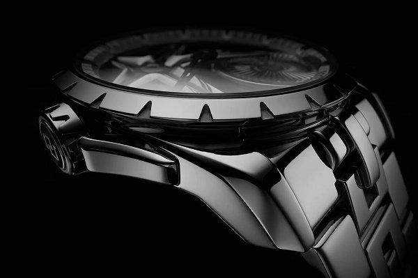 并携手瑞士奢侈腕表品潮牌汇潮牌网店牌 Roger Dubuis 炮制了联名新作（空山基 x Roger Dubuis 全新合作款腕表限量发售~）