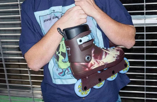脑死亡 x THEM SKATES潮牌品牌 2022 夏季联乘轮滑鞋亮相（脑死亡 x THEM SKATES 2022 夏季联乘轮滑鞋亮相）