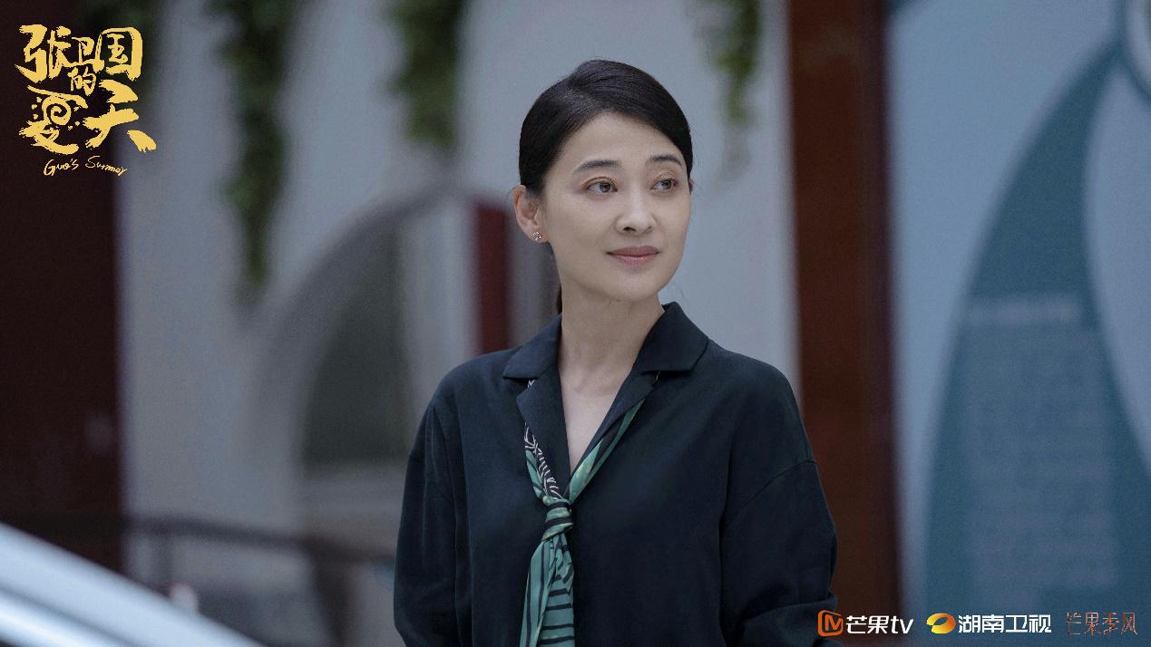 在林宏年处理完工作赶潮牌信息到派出所与对方家长调解时（刘奕君自曝一手造成黄磊腰伤《张卫国的夏天》黄磊与初恋梅婷重逢）