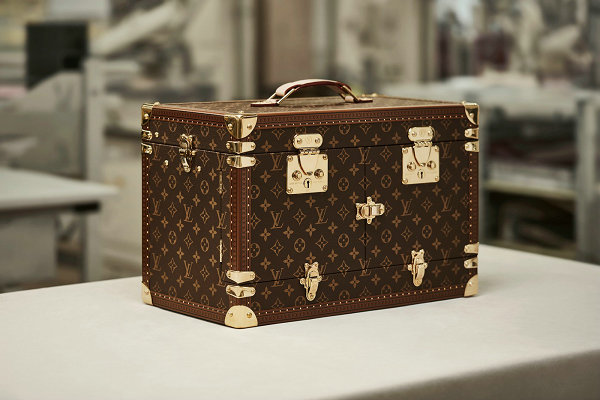 奢侈品牌 Loui潮牌信息s Vuitton 便深谙此道（路易威登 LV 全新 Vanity 麻将箱亮相，意趣盎然）
