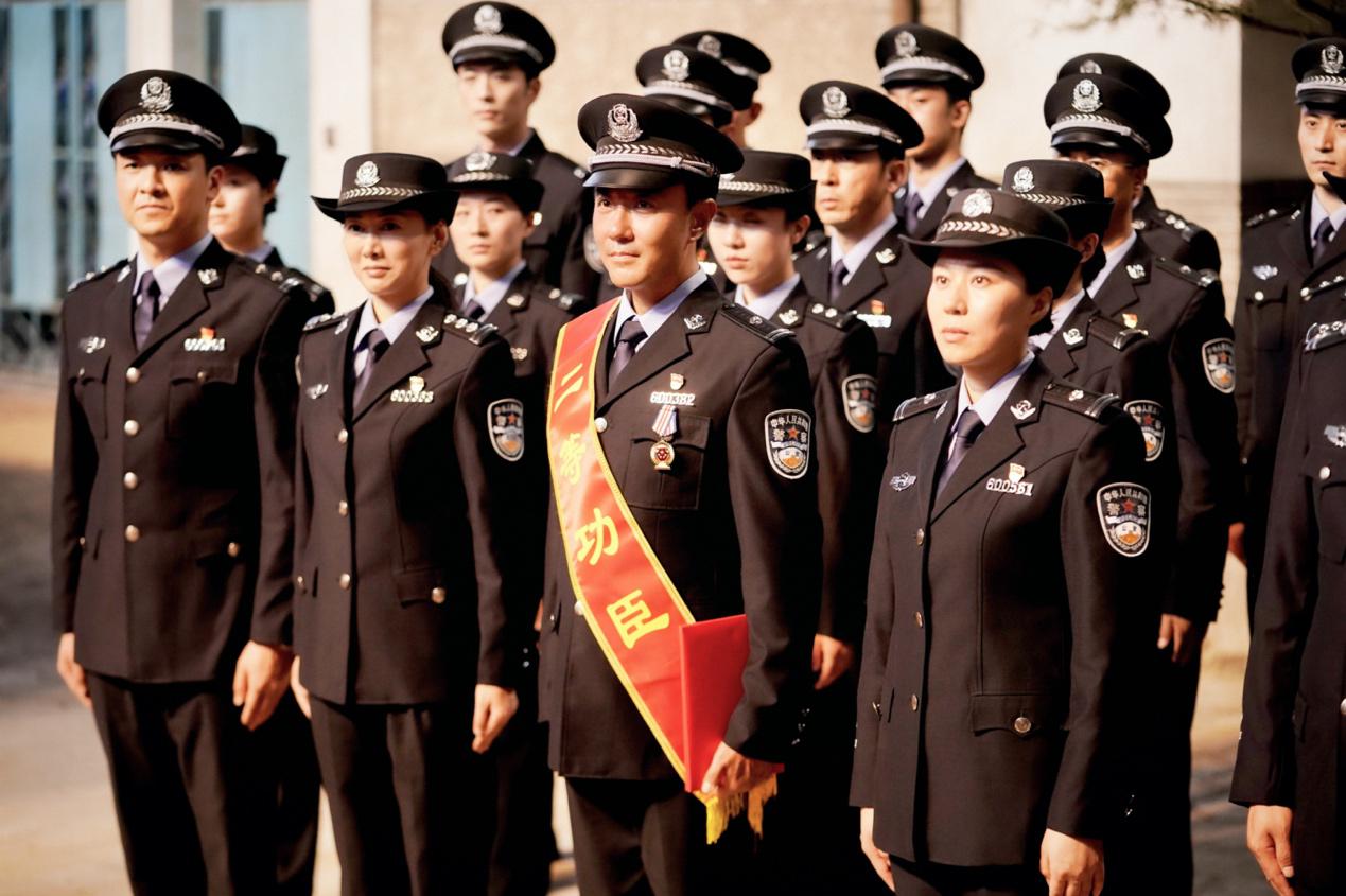 该剧也沿循着现潮牌商城实题材的影响力（《警察荣誉》——充满人间烟火气的警察剧）