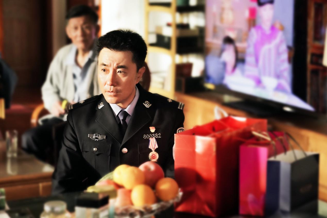 该剧也沿循着现潮牌商城实题材的影响力（《警察荣誉》——充满人间烟火气的警察剧）