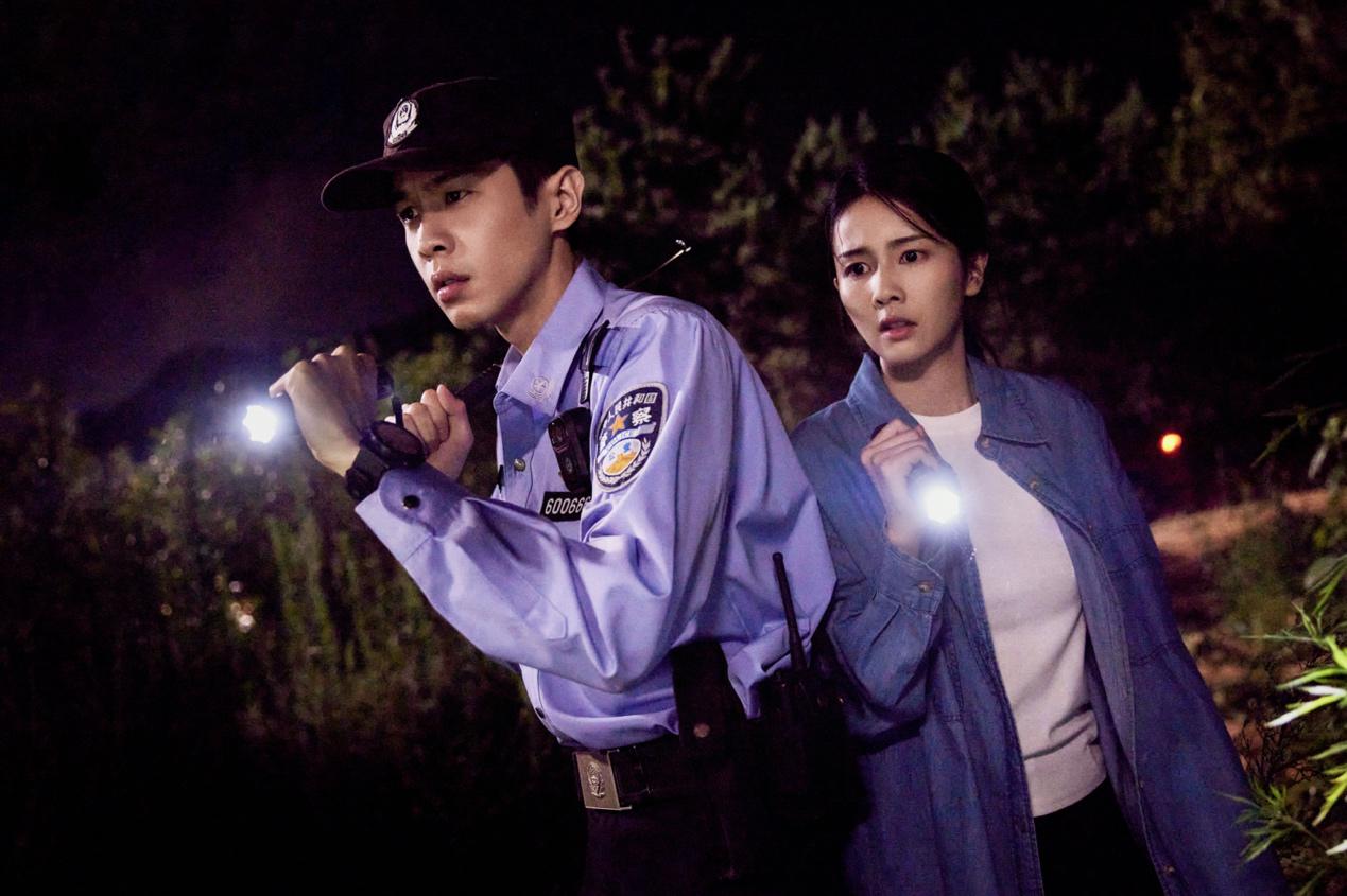 该剧也沿循着现潮牌商城实题材的影响力（《警察荣誉》——充满人间烟火气的警察剧）