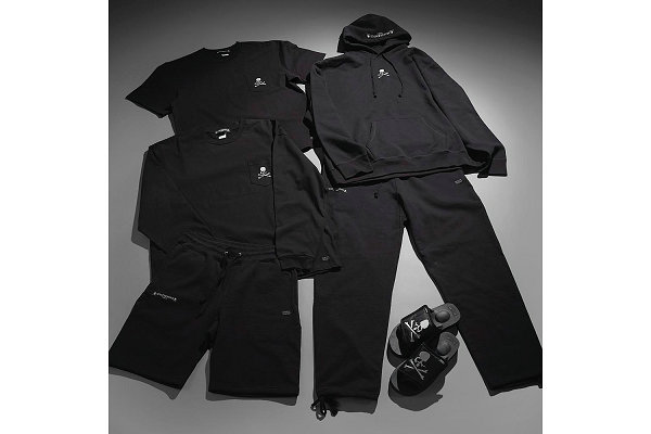 这边日本鞋履品牌 Suicoke 又携手潮牌暗黑系潮流品牌 mastermind JAPAN 推出了新作（Suicoke x MMJ 全新联乘鞋款及服饰系列上架）