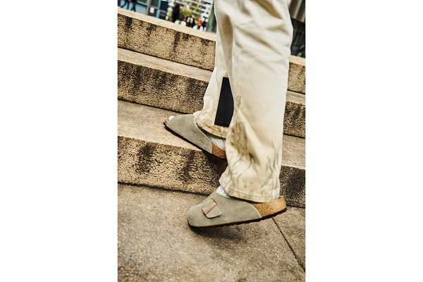 这一季的设计灵感潮牌汇潮牌网店源于当地社区街头（Birkenstock 勃肯 2022 秋冬广告大片释出）