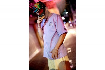 该系列各款单品皆以潮牌轻松及中性的轮廓呈现（Hood By Air x Juice 全新合作胶囊系列抢先预览）