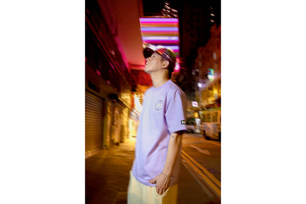 该系列各款单品皆以潮牌轻松及中性的轮廓呈现（Hood By Air x Juice 全新合作胶囊系列抢先预览）