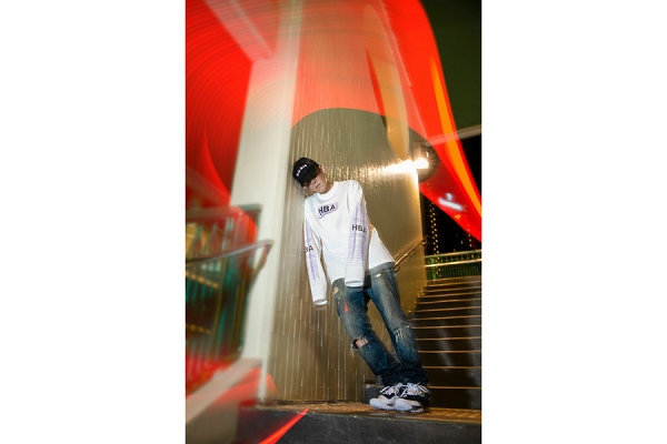该系列各款单品皆以潮牌轻松及中性的轮廓呈现（Hood By Air x Juice 全新合作胶囊系列抢先预览）