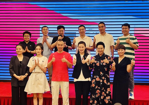 再加上实力硬潮牌核的制作团队（院线电影《熊猫血》即将开机）