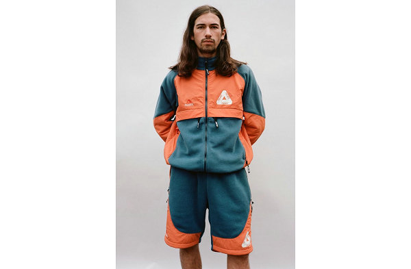 另外还有色调鲜艳潮牌的几何图案赛车夹克（Palace 2022 秋冬系列 Lookbook 赏析，复古运动风）