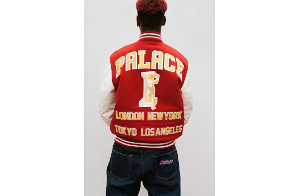 另外还有色调鲜艳潮牌的几何图案赛车夹克（Palace 2022 秋冬系列 Lookbook 赏析，复古运动风）