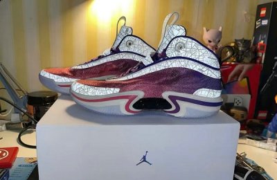 近期 Jordan Brand 官方又将号称潮牌信息最美配色的“Paris”移植到 AJ36 之上（巴黎 Air Jordan 36“Paris”配色鞋款实物曝光）