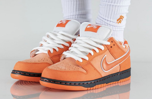 CONCEPTS 依旧围绕着潮牌商城 Nike SB Dunk 鞋型为基础设计（橙龙虾 SB Dunk 联名鞋款上脚图亮相，发售不远了？）