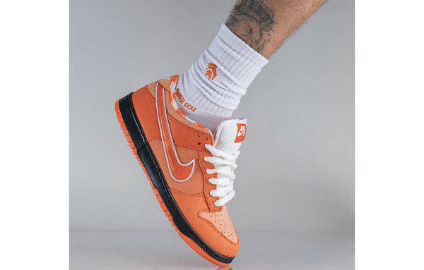 CONCEPTS 依旧围绕着潮牌商城 Nike SB Dunk 鞋型为基础设计（橙龙虾 SB Dunk 联名鞋款上脚图亮相，发售不远了？）