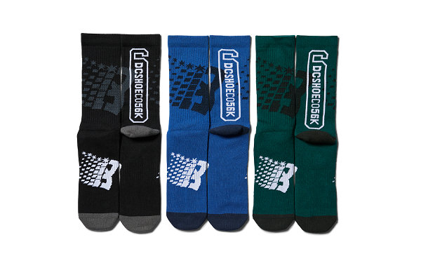 该系列以 DC Shoes 上世纪潮牌资讯 90s 最受欢迎的 Clocker 2 为蓝本（DC Shoes x Bronze 56K 全新联乘鞋款及服饰系列上架）