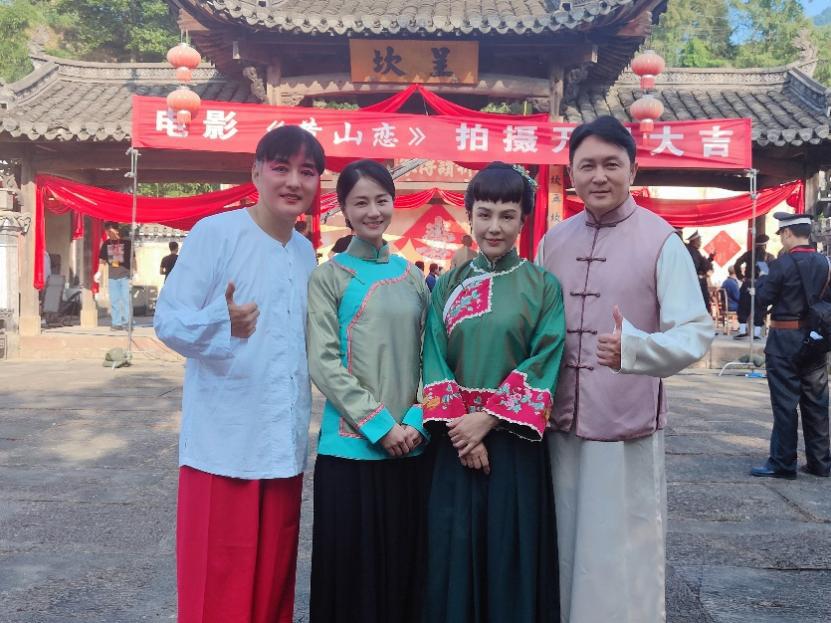  【1】年龄跨度三十年的演技潮牌商城挑战 《黄山恋》由叶新晨担纲主演（电影《黄山恋》开机叶新晨初心不改实力演绎30年跨度）