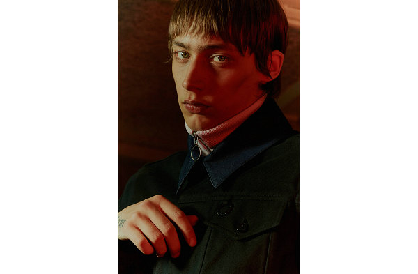  英国设计师品牌 Fred Perry潮牌商城 与 Raf Simons 也是合作多次的老朋友了（Raf Simons x Fred Perry 全新合作胶囊系列即将登场）
