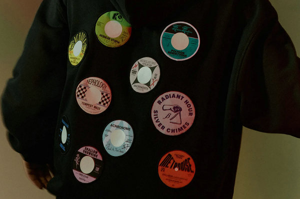  英国设计师品牌 Fred Perry潮牌商城 与 Raf Simons 也是合作多次的老朋友了（Raf Simons x Fred Perry 全新合作胶囊系列即将登场）