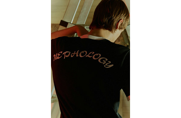  英国设计师品牌 Fred Perry潮牌商城 与 Raf Simons 也是合作多次的老朋友了（Raf Simons x Fred Perry 全新合作胶囊系列即将登场）