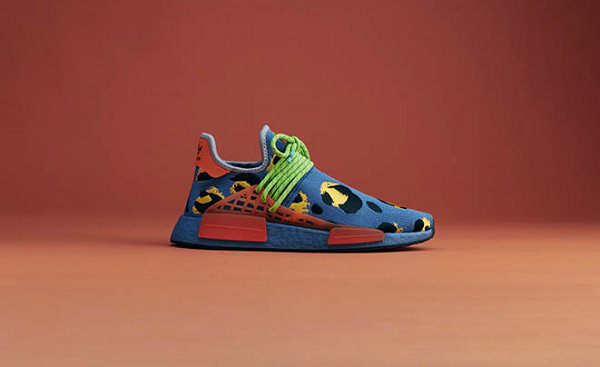请关注 Adidas潮牌资讯 品牌官网及网店 （阿迪达斯 x 菲董全新联名 Hu NMD「Animal Print」鞋款来袭）