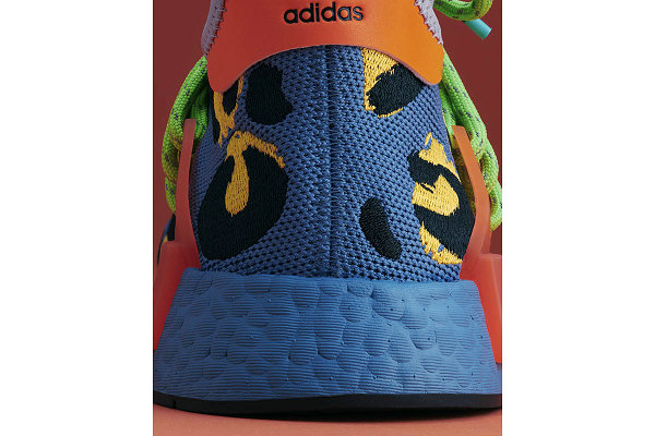 请关注 Adidas潮牌资讯 品牌官网及网店 （阿迪达斯 x 菲董全新联名 Hu NMD「Animal Print」鞋款来袭）