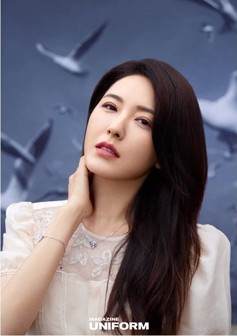 完美诠释了什么潮牌品牌是“美人在骨”（岁月美人曾黎，诠释悦己之美）