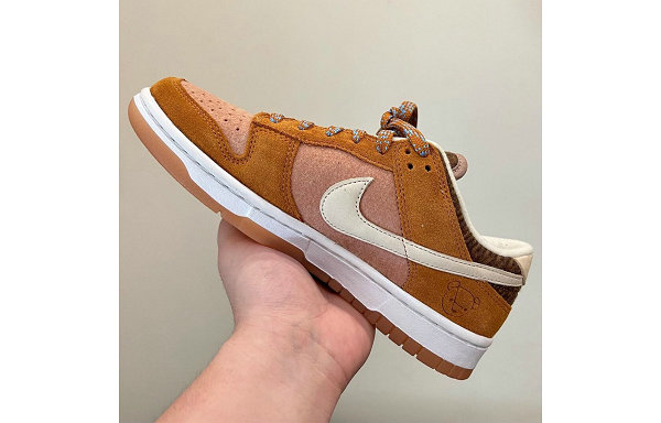 喜欢的玩家不妨潮牌汇潮牌网店先 Mark 一下吧！ （小熊 SB Dunk 全新“Teddy Bear”配色鞋款抢先预览）