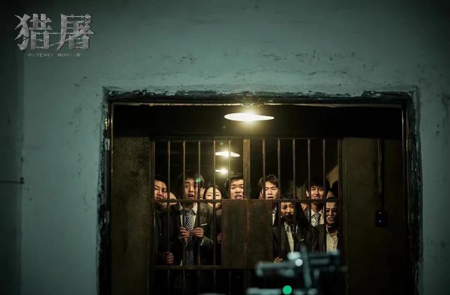 成为“杀猪盘潮牌资讯”中的核心人物（《猎屠》上映，杨洛仟设“杀猪盘”被追捕）