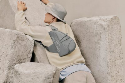 灰色是迪奥设计潮牌信息师最喜欢的颜色（迪奥全新“Christian Dior 1947”手袋胶囊系列亮相）