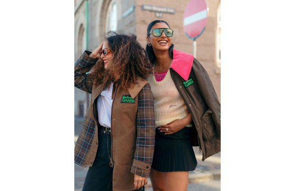 这边丹麦时装品牌 GANNI 与英国潮牌信息皮衣品牌 Barbour 的最新联名也一并公布（Barbour x GANNI 全新合作系列即将登场）