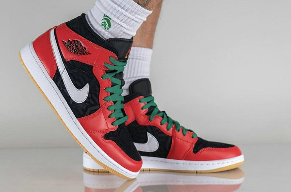 有需要的玩家不潮牌汇潮牌网店妨先 Mark 一下吧！ （圣诞节 AJ1 Mid 全新“Christmas”配色鞋款释出，自带反差萌）