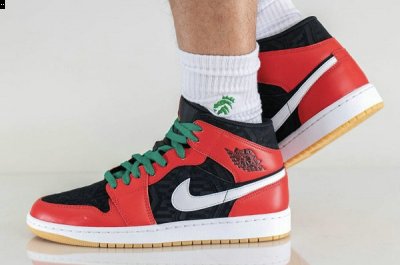 有需要的玩家不潮牌汇潮牌网店妨先 Mark 一下吧！ （圣诞节 AJ1 Mid 全新“Christmas”配色鞋款释出，自带反差萌）