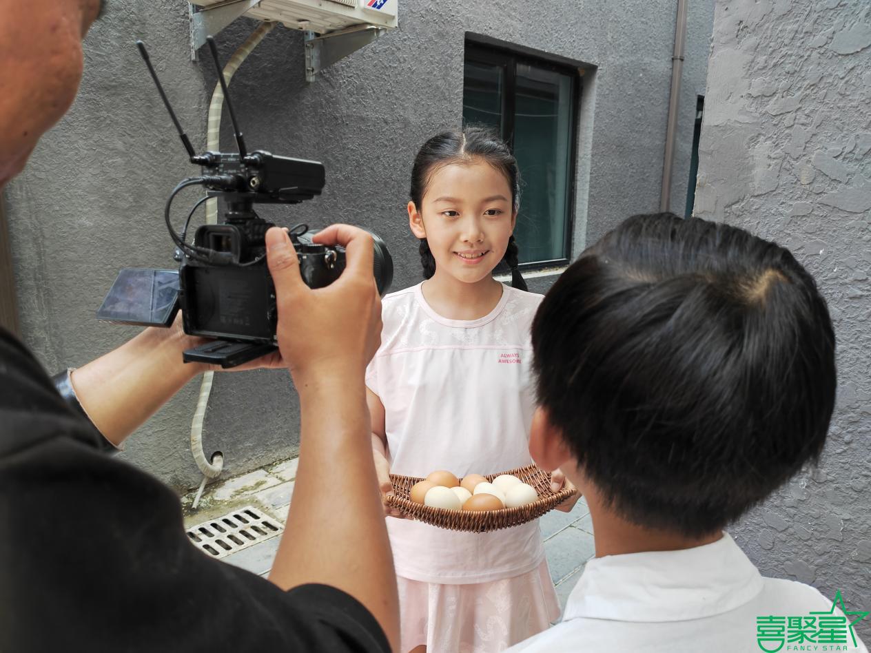 喜聚星旗下儿童演员李潮牌信息佳颍受邀参与经典短剧拍摄（喜聚星旗下儿童演员李佳颍受邀参与经典短剧拍摄）