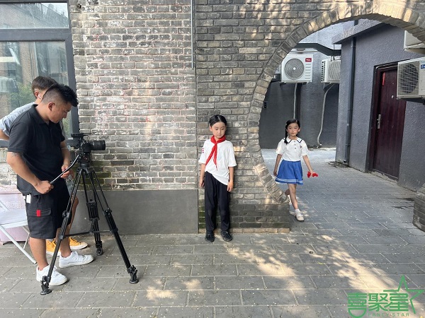 喜聚星旗下签约儿童演员潮牌汇潮牌网店闵栎安受邀参与经典短剧拍摄（喜聚星旗下签约儿童演员闵栎安受邀参与经典短剧拍摄）