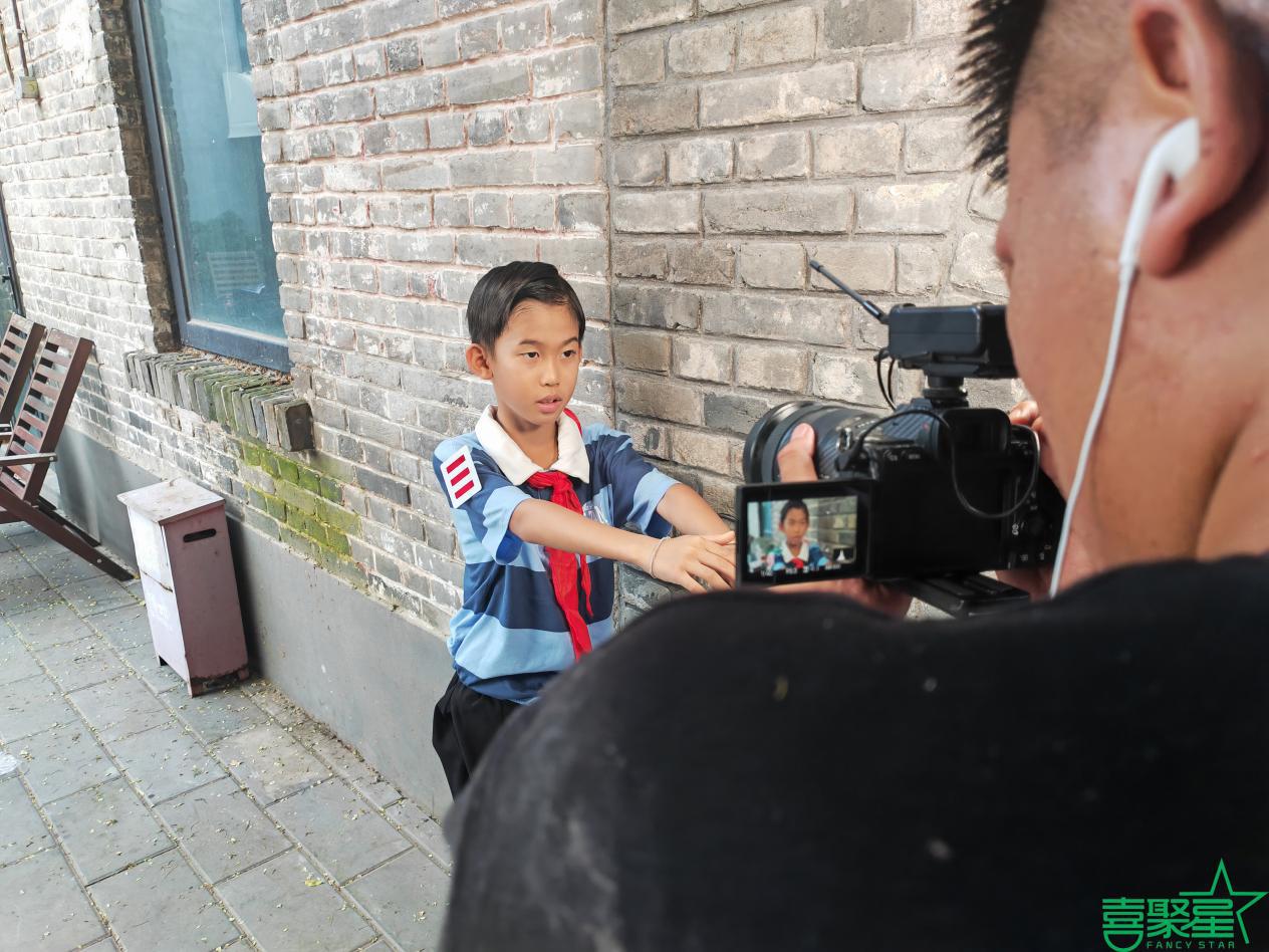 喜聚星旗下签约儿童演员潮牌品牌彭梓懿受邀参与经典短剧拍摄（喜聚星旗下签约儿童演员彭梓懿受邀参与经典短剧拍摄）