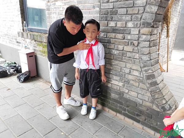 对于自己要求潮牌非常的严格（喜聚星旗下签约儿童演员谈佳宇受邀参与经典短剧拍摄）