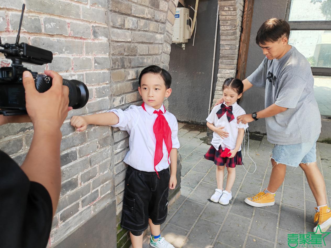 对于自己要求潮牌非常的严格（喜聚星旗下签约儿童演员谈佳宇受邀参与经典短剧拍摄）