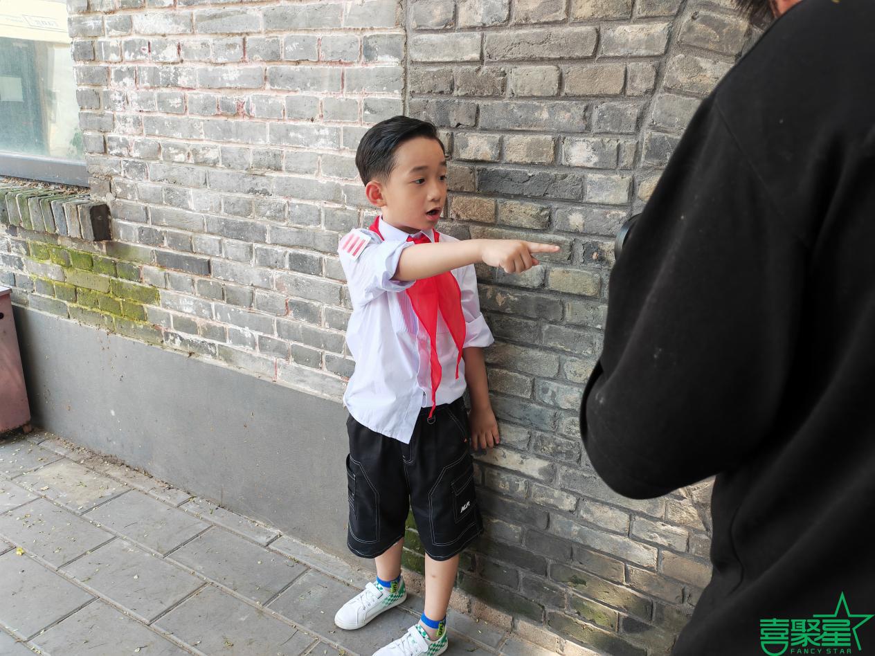 对于自己要求潮牌非常的严格（喜聚星旗下签约儿童演员谈佳宇受邀参与经典短剧拍摄）