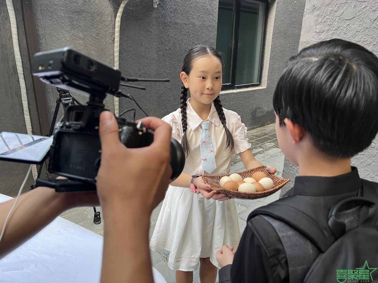 喜聚星旗下签约儿童演员潮牌信息赵洛心受邀参与经典短剧拍摄（喜聚星旗下签约儿童演员赵洛心受邀参与经典短剧拍摄）