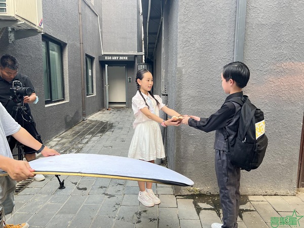 喜聚星旗下签约儿童演员潮牌信息赵洛心受邀参与经典短剧拍摄（喜聚星旗下签约儿童演员赵洛心受邀参与经典短剧拍摄）