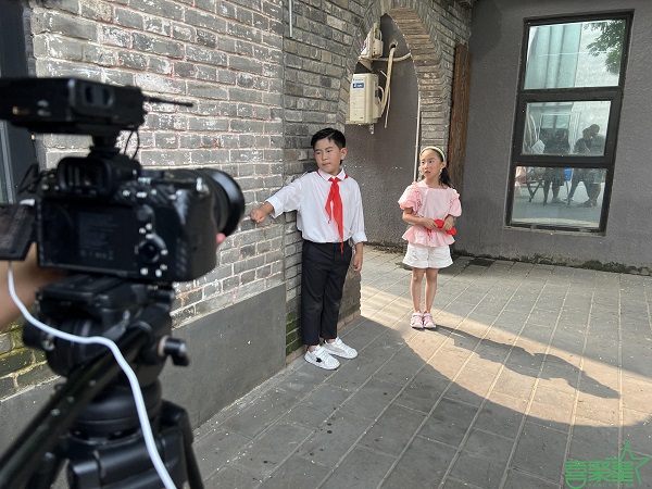 自小她就十潮牌品牌分有灵气（喜聚星旗下儿童演员赵泽菀受邀参与经典短剧拍摄）