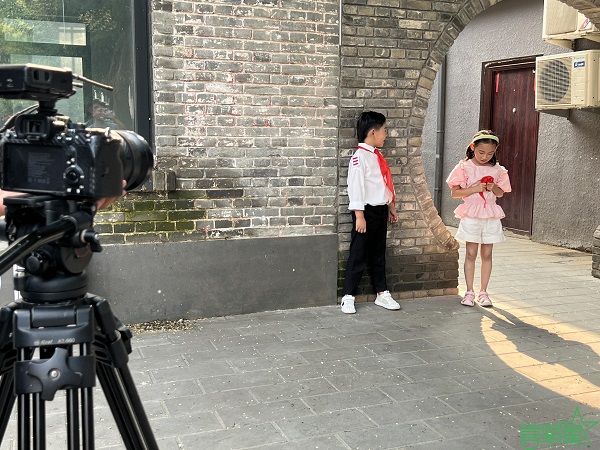 自小她就十潮牌品牌分有灵气（喜聚星旗下儿童演员赵泽菀受邀参与经典短剧拍摄）
