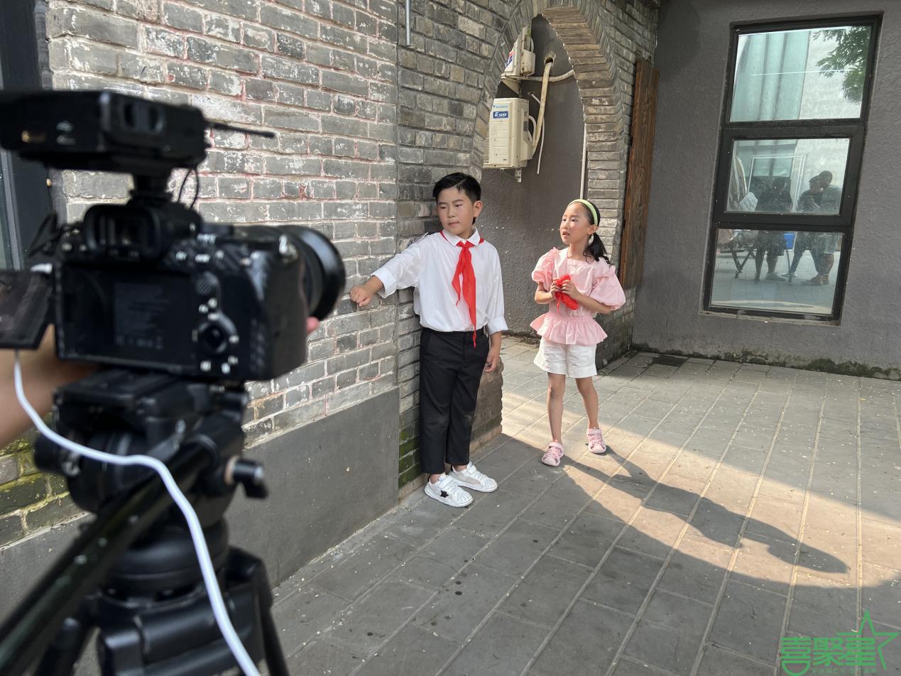 自小她就十潮牌品牌分有灵气（喜聚星旗下儿童演员赵泽菀受邀参与经典短剧拍摄）